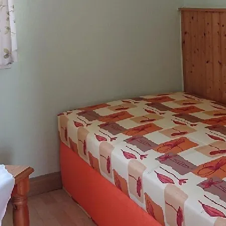 Mit Garten, Weinlaube Und Aussenpool Holiday home