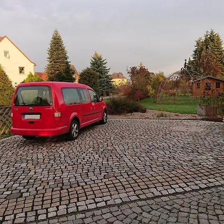 Holiday home Mit Garten, Weinlaube Und Aussenpool Grimma